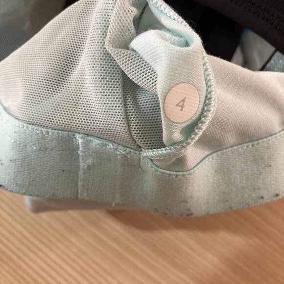 Lululemon Cardio Kick Colorblock Tank Top 4 Blue Black Racerback Built In Bra - Picture 3 of 3